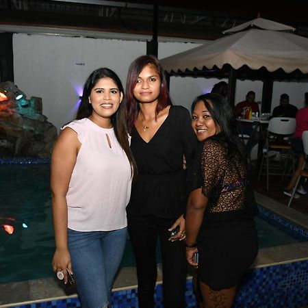 Metro Hotel Couva Eksteriør bilde