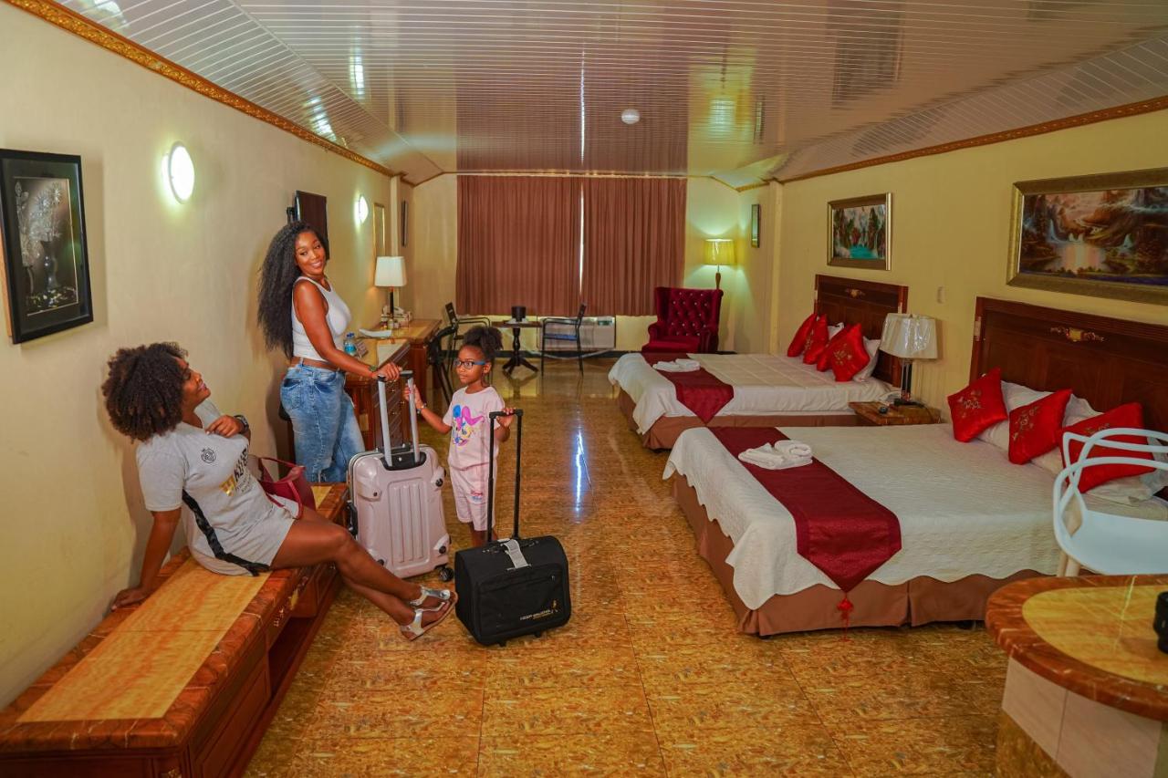 Metro Hotel Couva Eksteriør bilde