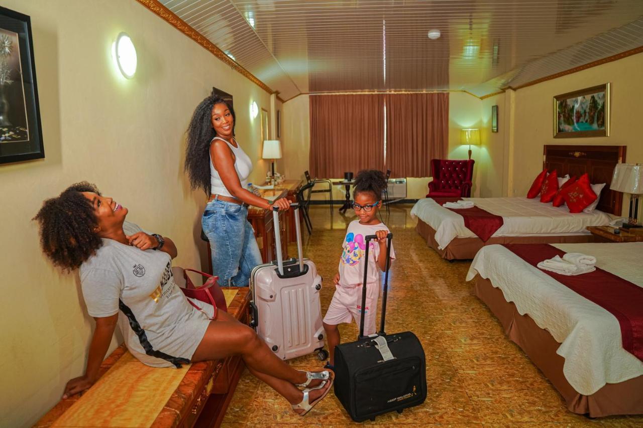 Metro Hotel Couva Eksteriør bilde